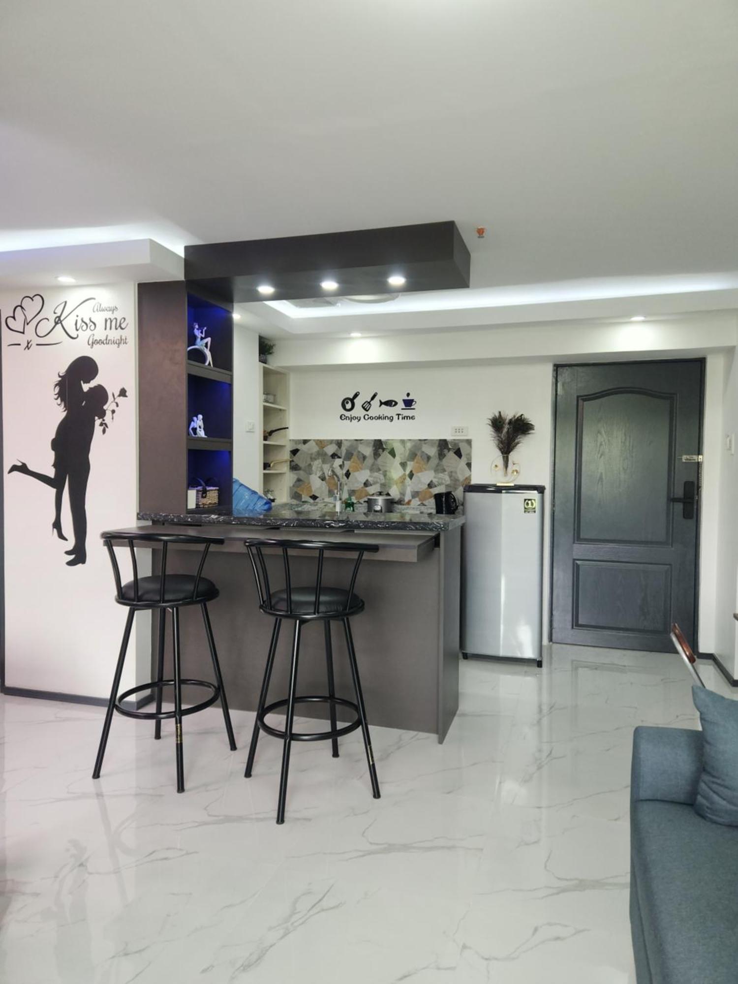 Condo Azur Suites B316 Near Airport, Netflix, Stylish, Cozy With Swimming Pool 麦克坦 外观 照片